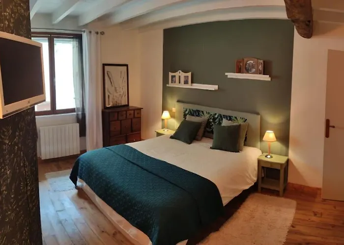 Sous Les Arcades De Fources-jolie Maison Medievale Fourcès