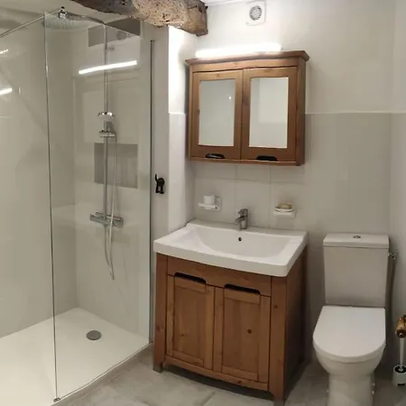 Sous Les Arcades De Fources-jolie Maison Medievale