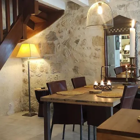 Sous Les Arcades De Fources-jolie Maison Medievale Fourcès