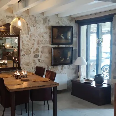 Sous Les Arcades De Fources-jolie Maison Medievale בית נופש *