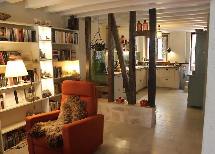 Sous Les Arcades De Fourcès-jolie Maison Médiévale Hébergement de vacances *